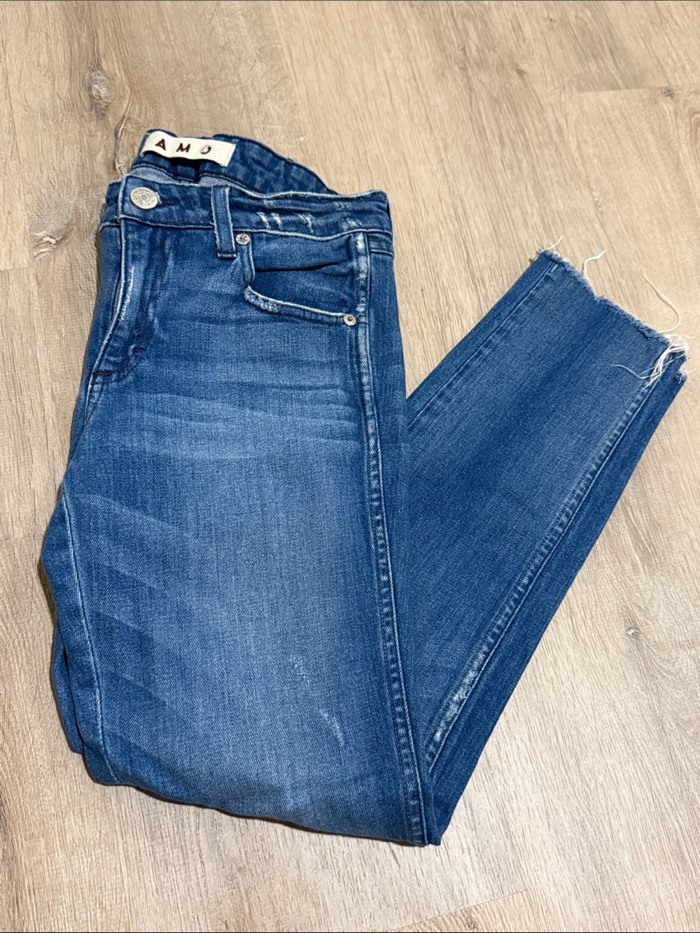 AMO SIZE 27 Skinny Jeans